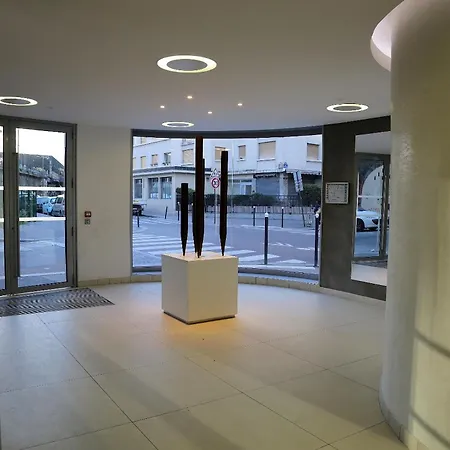 Penthouse Vue Sur Canal Et 2 Pieces *
